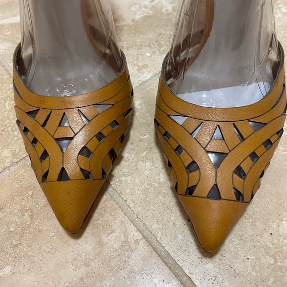 NEW Steve Madden Cognac/Tan Ankle Strap Pumps Heels. Size 8 1/2 M. - Picture 8 of 8